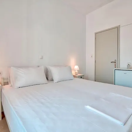 Meltemi Hotel *